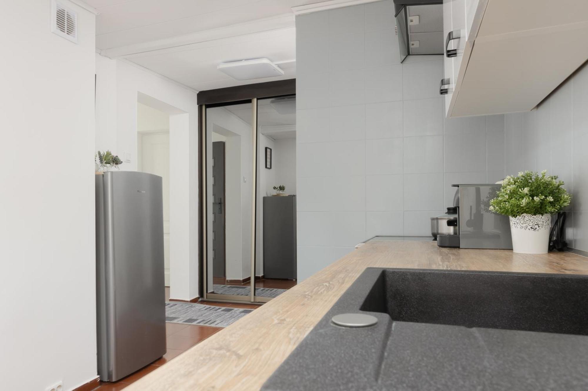 Metro Plac Wilsona Apartments Mickiewicza By Noclegi Renters Varsóvia Exterior foto